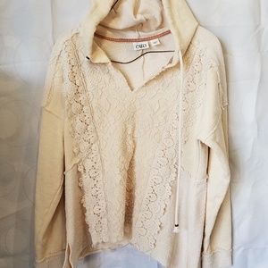 Crop shirt with a hood